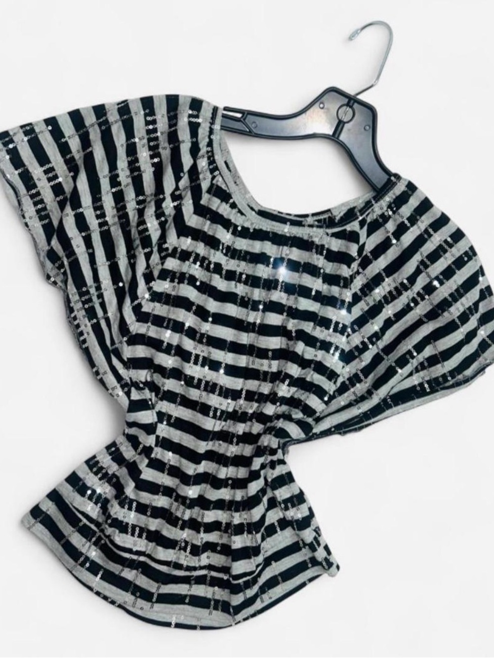 Amy Byer Black & White Sequin Striped Flutter Sleeve Top